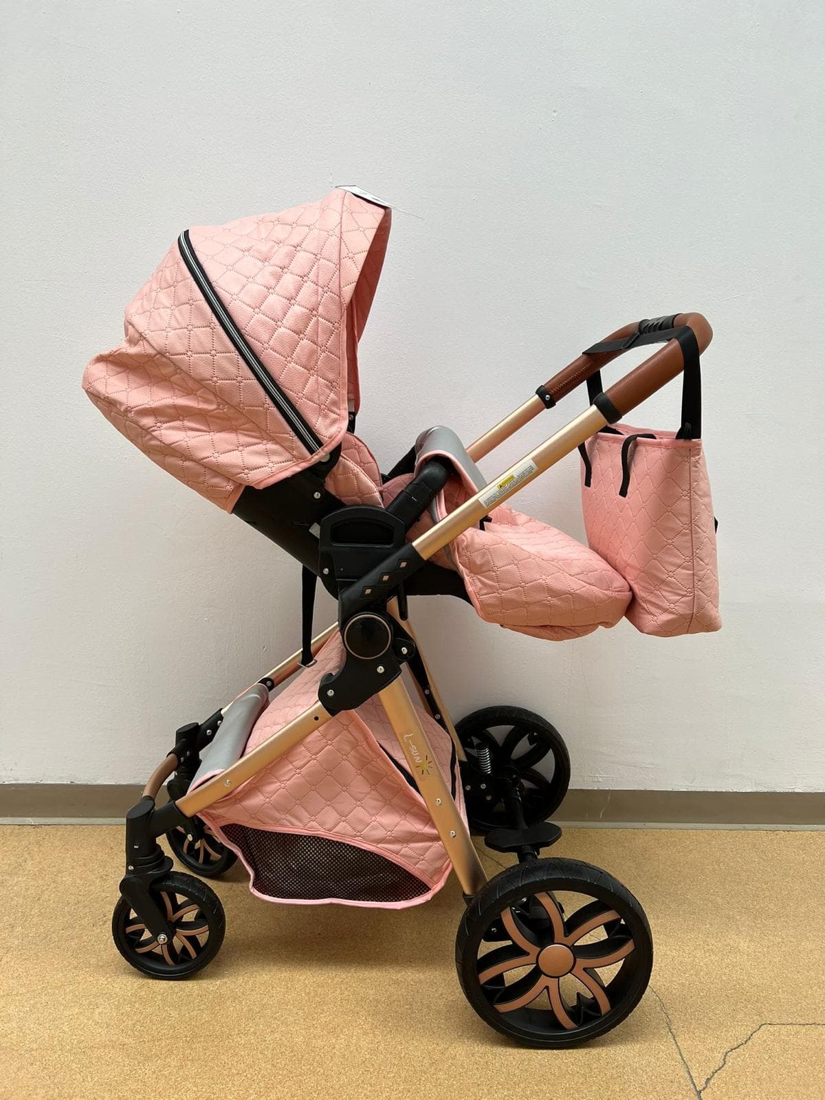 Carucior 3 in 1 cu landou, scoica si geanta, 0-36 luni roz -Concept E Efrall - Detalii Produs