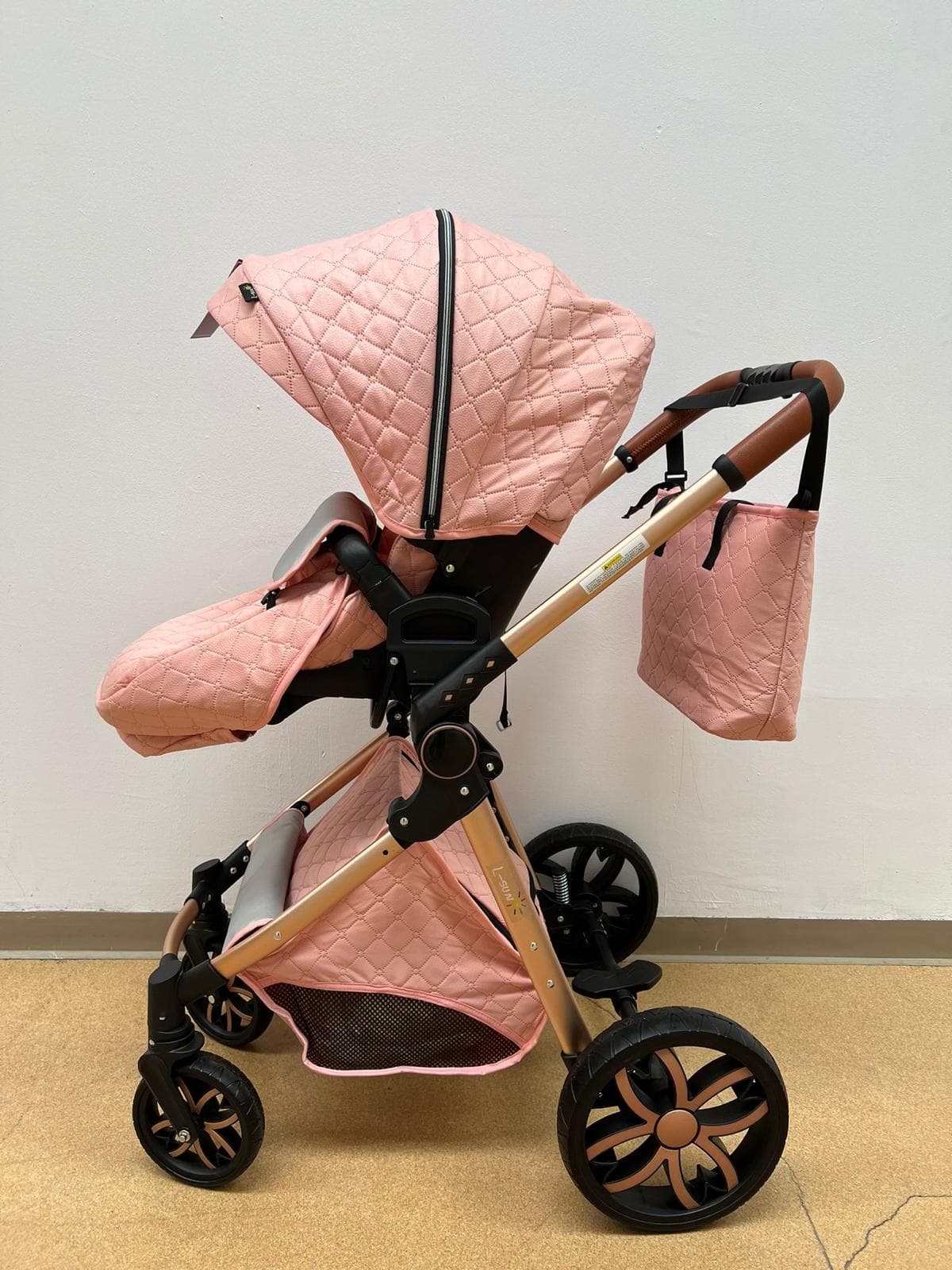 Carucior 3 in 1 cu landou, scoica si geanta, 0-36 luni roz -Concept E Efrall - Foto Universul Familiei