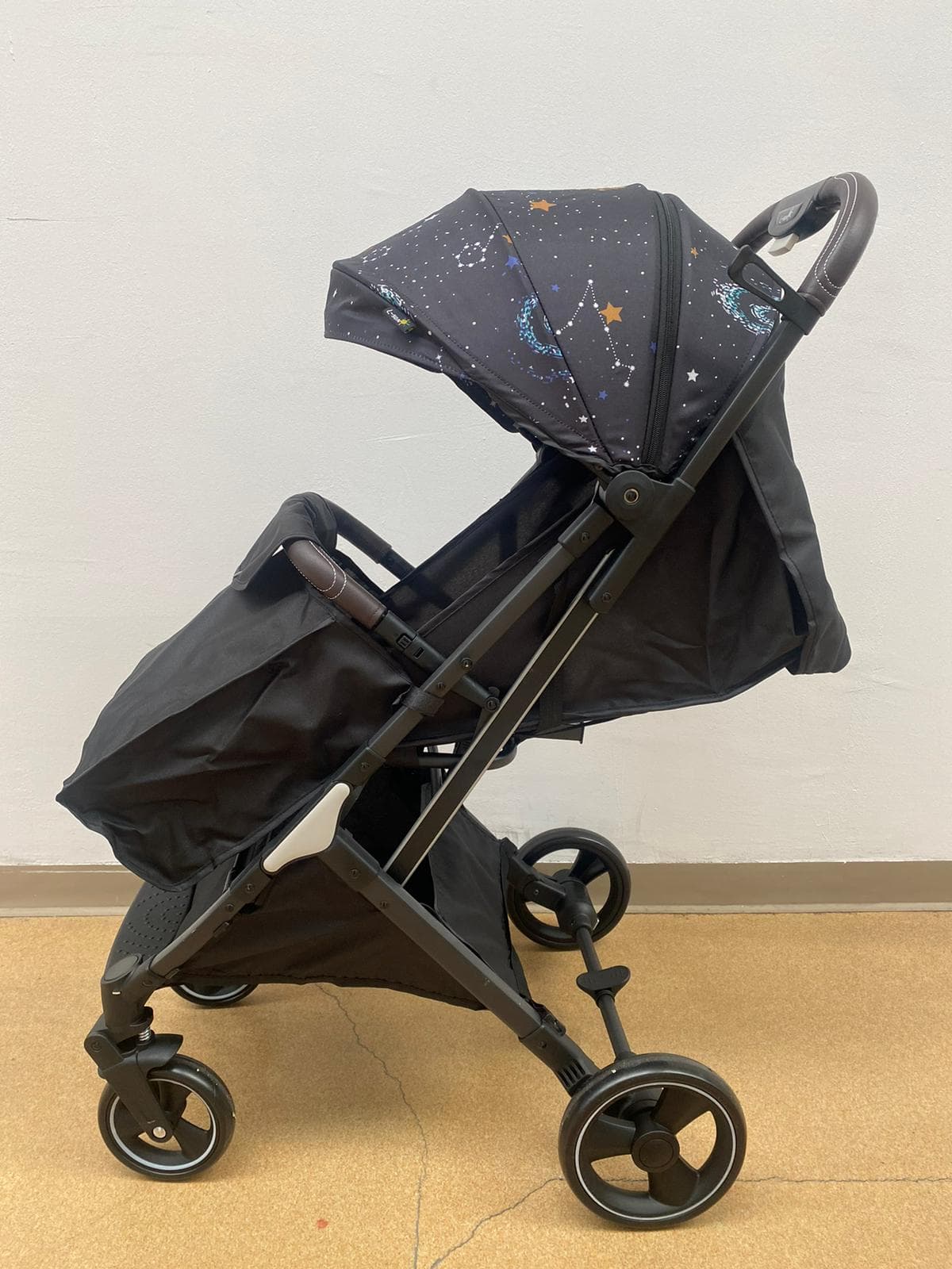 Carucior sport cu roti mari 6-36 luni, cu inchidere tip troller si husa protectie vreme rece, gri inchis cu model-Concept E Efrall - Detalii Produs