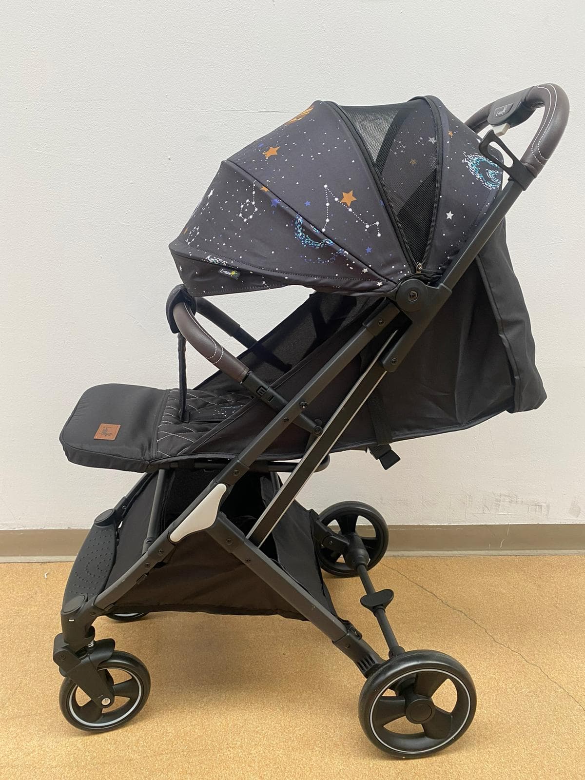 Carucior sport cu roti mari 6-36 luni, cu inchidere tip troller si husa protectie vreme rece, gri inchis cu model-Concept E Efrall - Prezentare Online