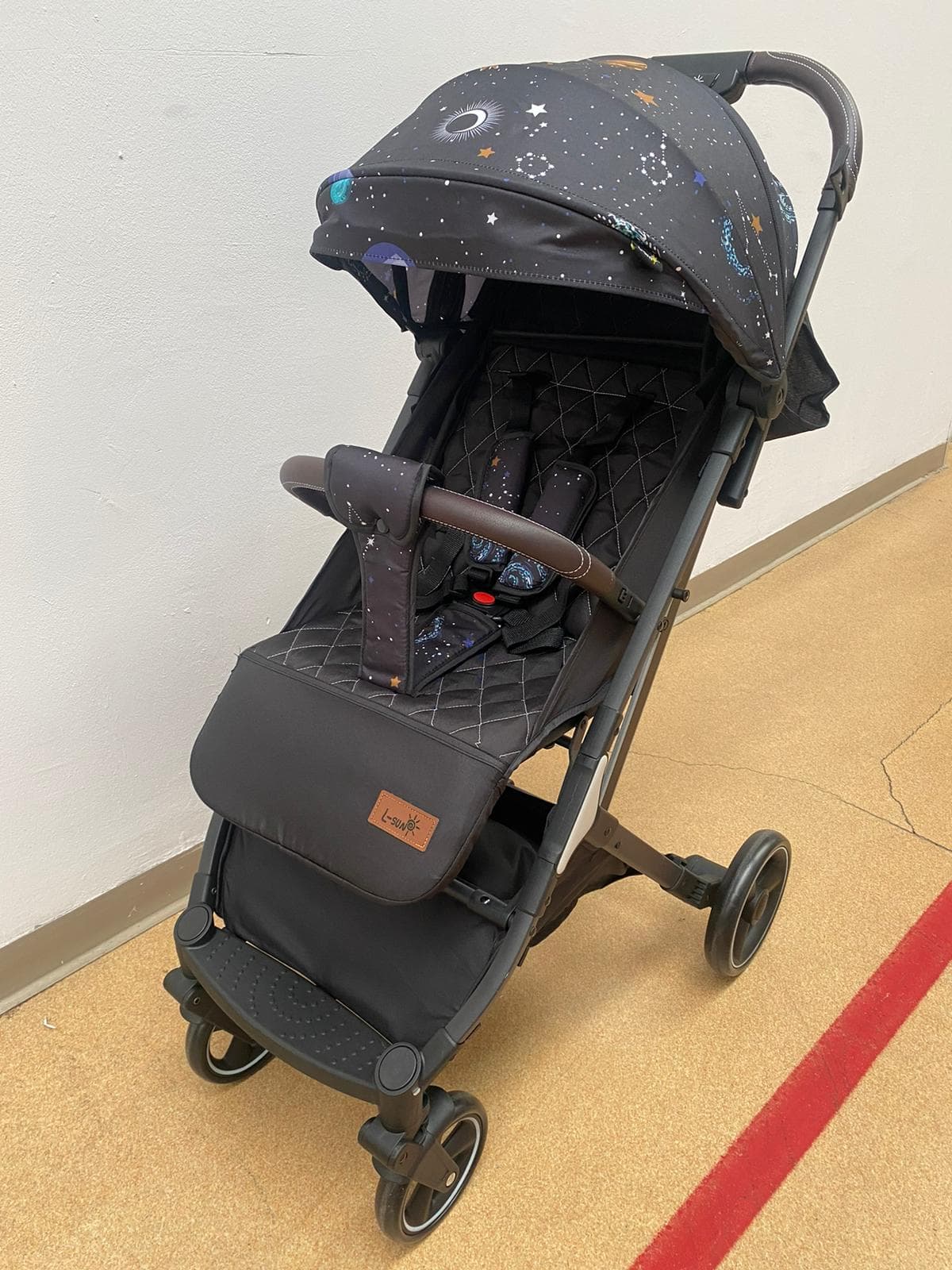 Carucior sport cu roti mari 6-36 luni, cu inchidere tip troller si husa protectie vreme rece, gri inchis cu model-Concept E Efrall - Foto Universul Familiei