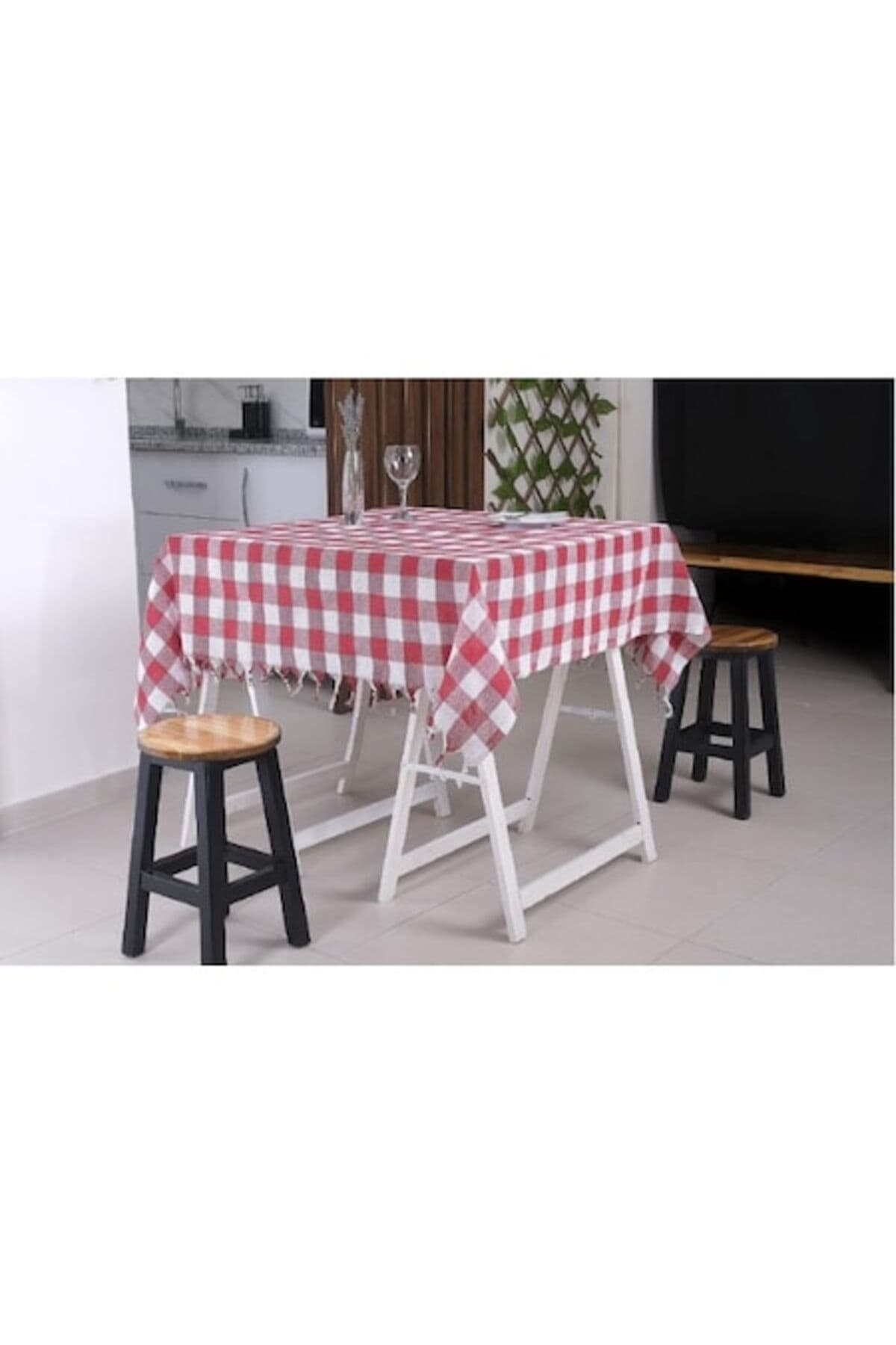 Fata de masa din textil model geometric, cu ciucuri 150 x 220 m ROSU