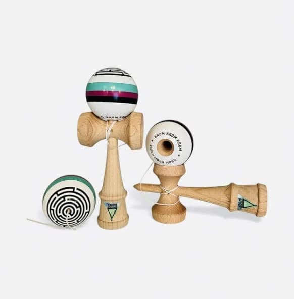 Kendama interactiva Krom, 18 cm, lemn, set cu ata de rezerva