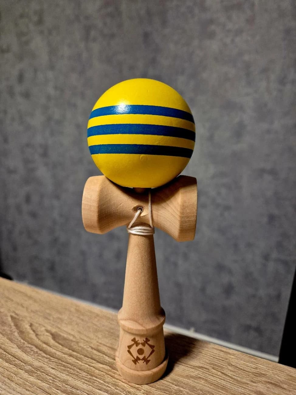Kendama color dungi galbena 18 cm