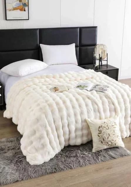 Patura cocolino pufoasa cu patratele, pat dublu, Alba 200 x 230 cm