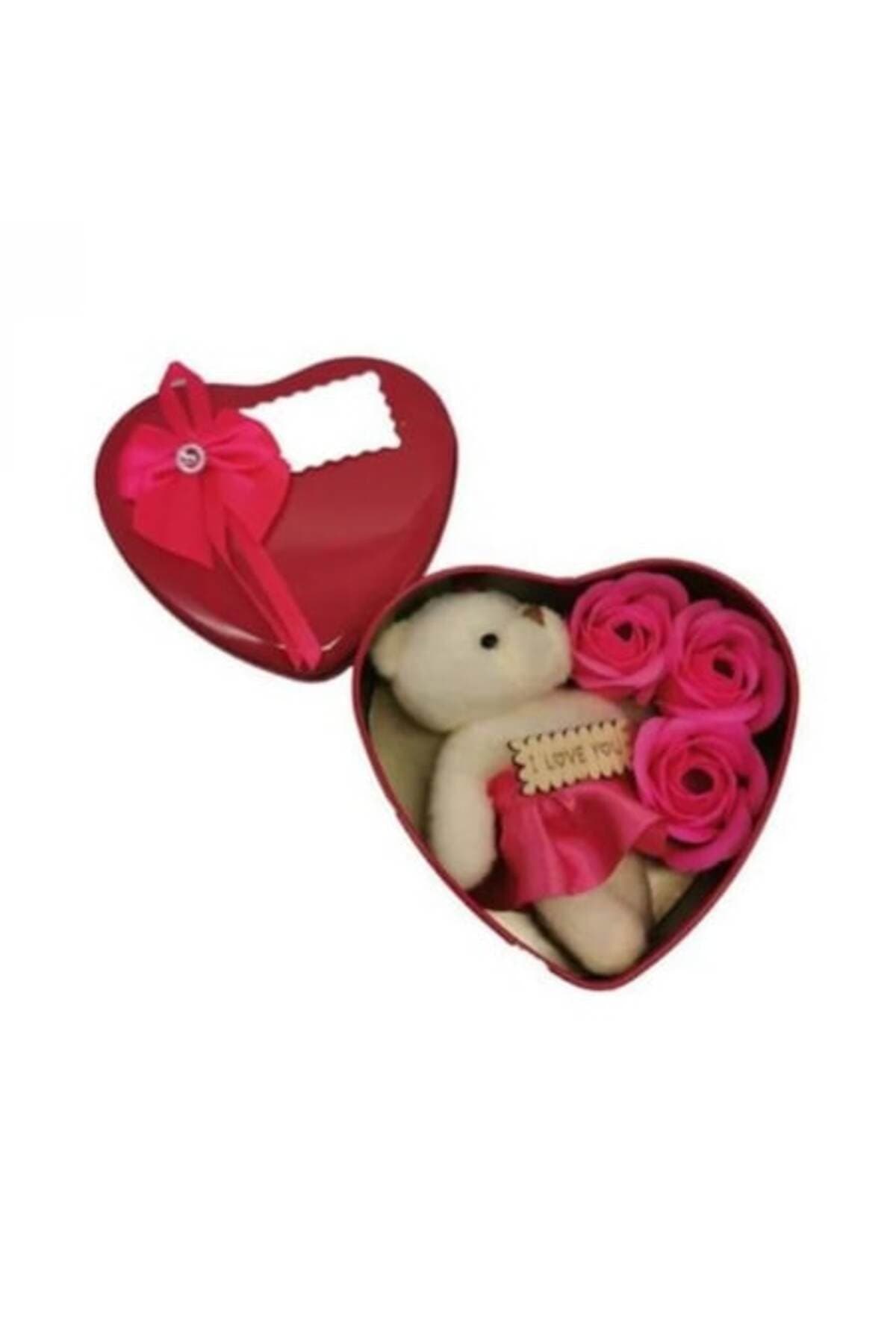 Aranjament floral cu 3 trandafiri de sapun si un ursulet de plus