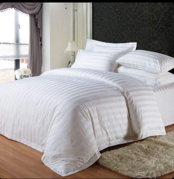 Fotografie produs: Lenjerie de pat din Damasc, pentru pat dublu, 6 piese-alba 200 x 230 cm