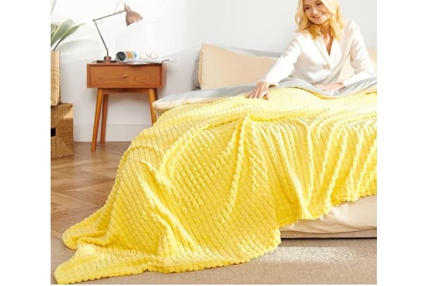 Fotografie produs: Patura cocolino pufoasa cu patratele, pat dublu, galbena, 200 x 230 cm-Concept E Efrall