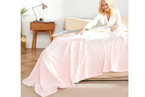 Patura cocolino pufoasa cu patratele, pat dublu, roz, 200 x 230 cm-Concept E Efrall