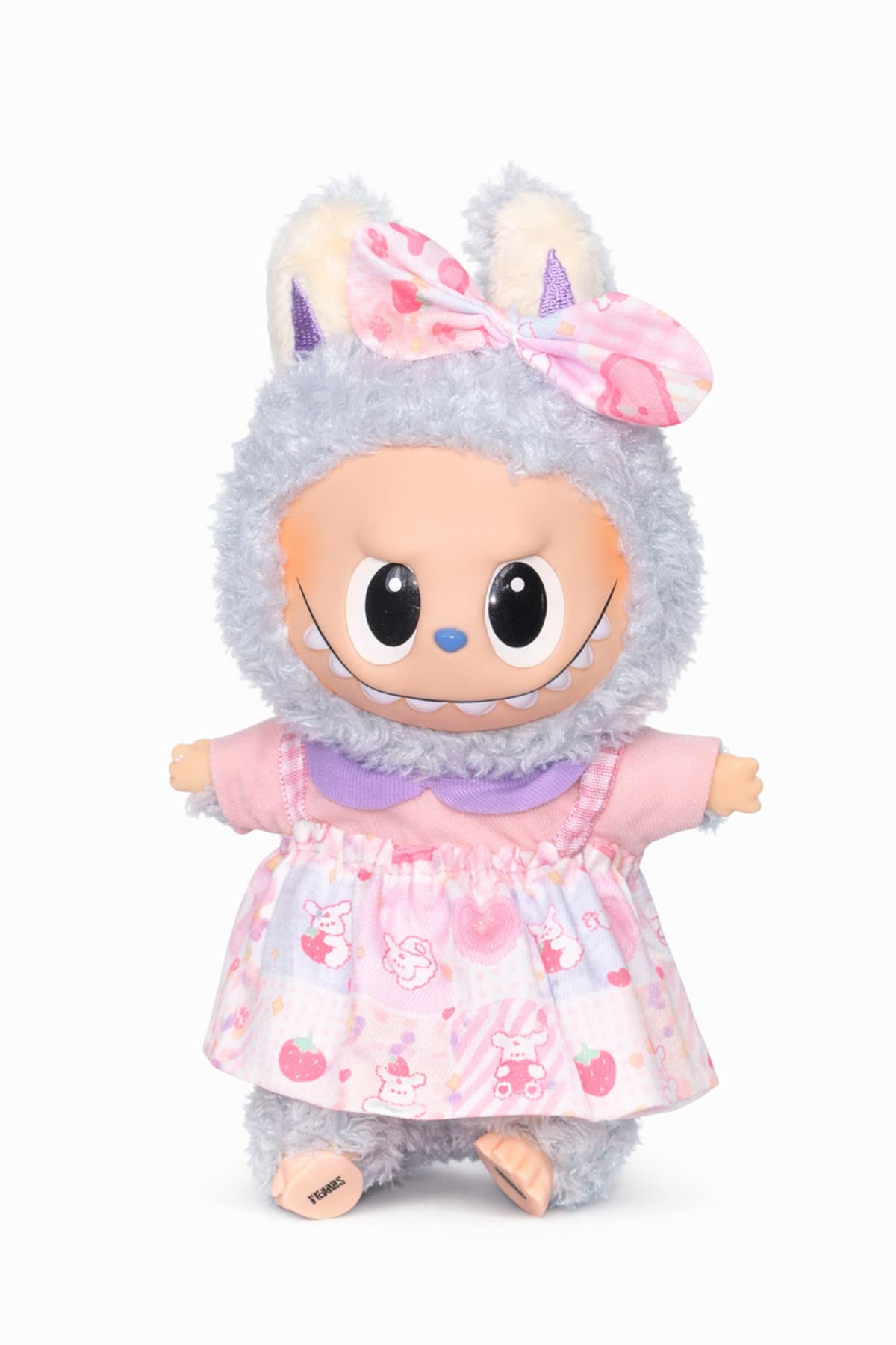 Breloc de plus - tip labubu - 15 cm - purtand o rochie roz-albastra