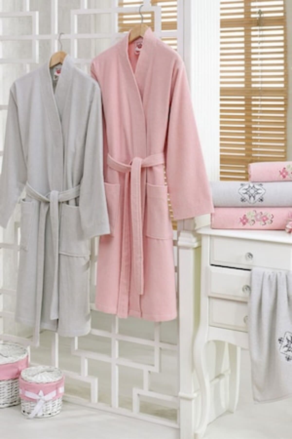 Fotografie produs: , Set de halat de baie si prosoape, Roz pastel/Gri deschis